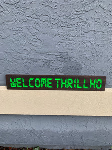 WELCOME THRILLHO w/ green sign