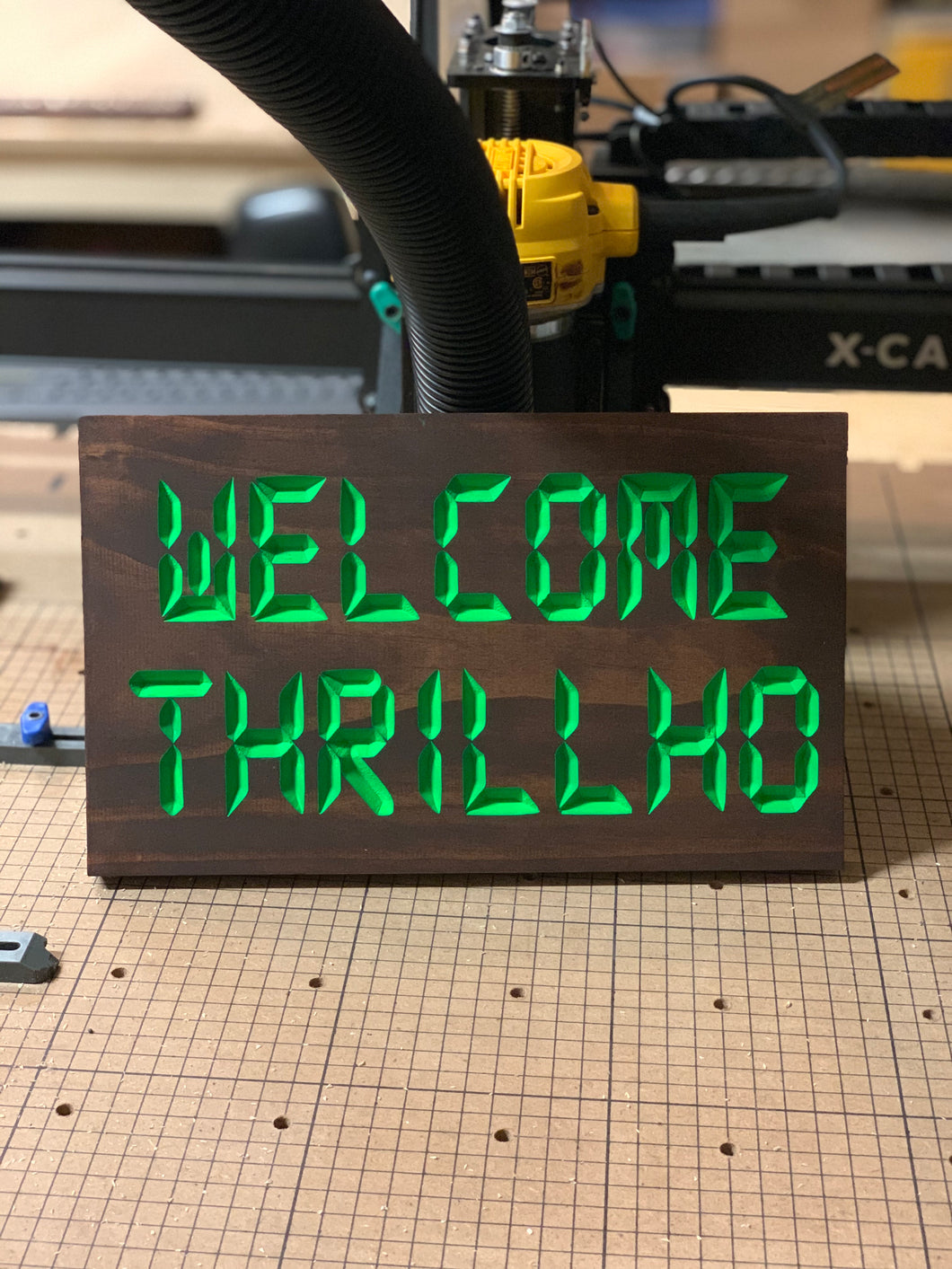 WELCOME THRILLHO green sign